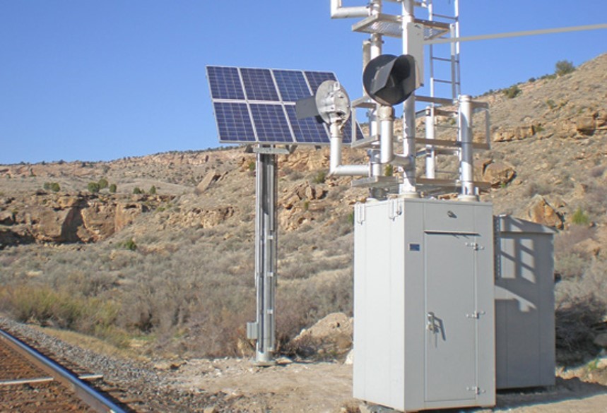Benefits Of Solar-Powered Railroad Crossing Signals And Road Signs